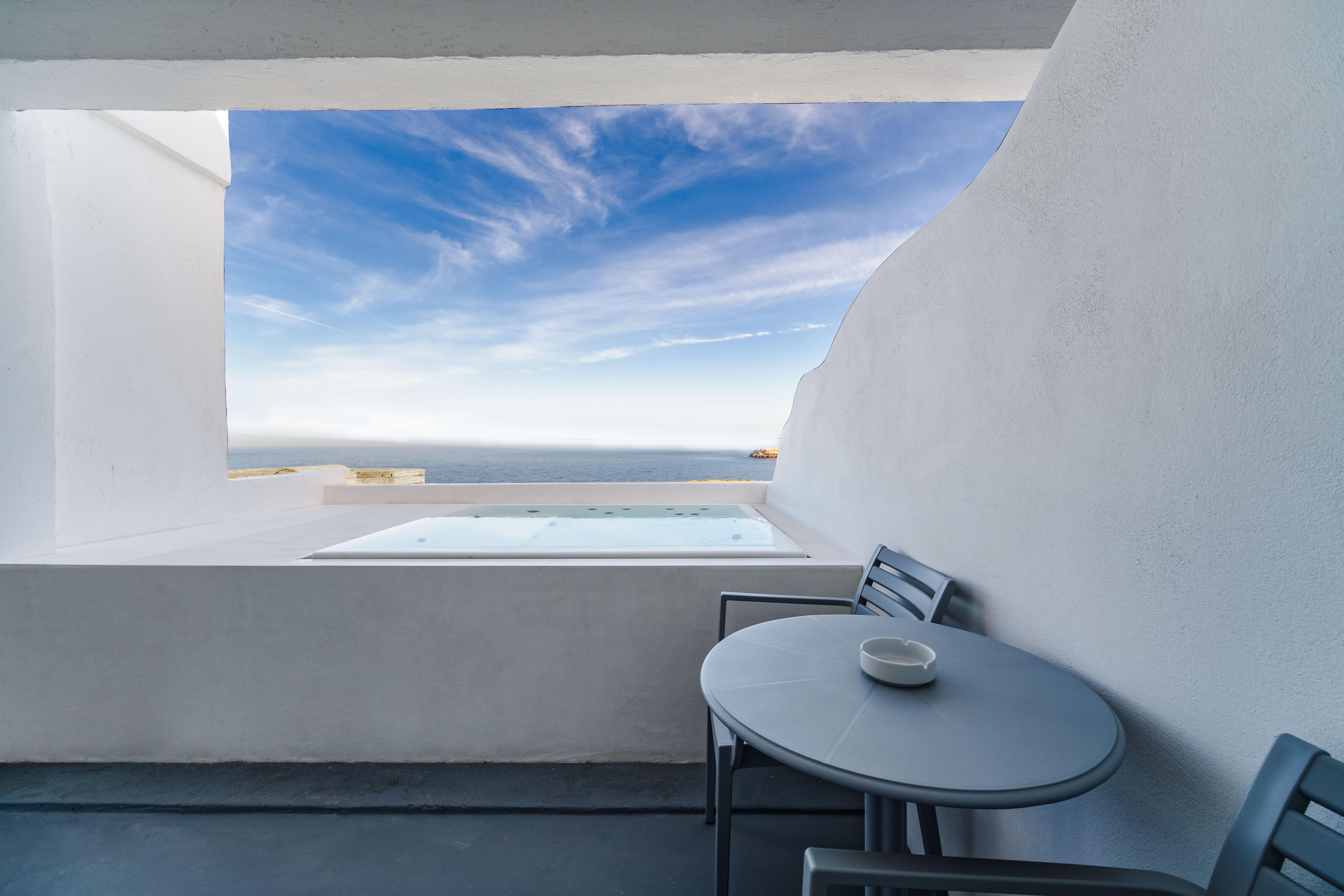 Serenita Luxury Suites Akrotírion Eksteriør billede