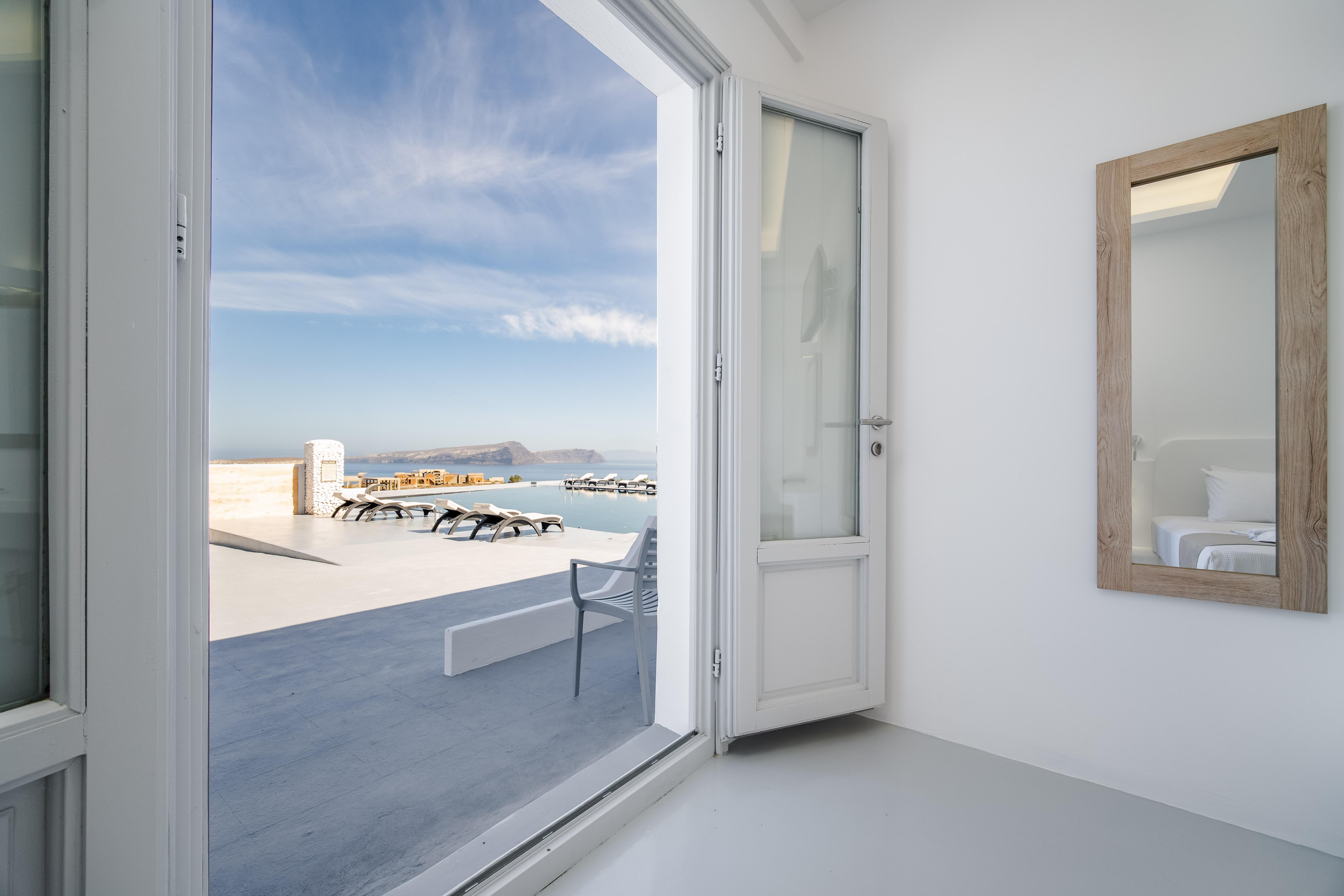 Serenita Luxury Suites Akrotírion Eksteriør billede