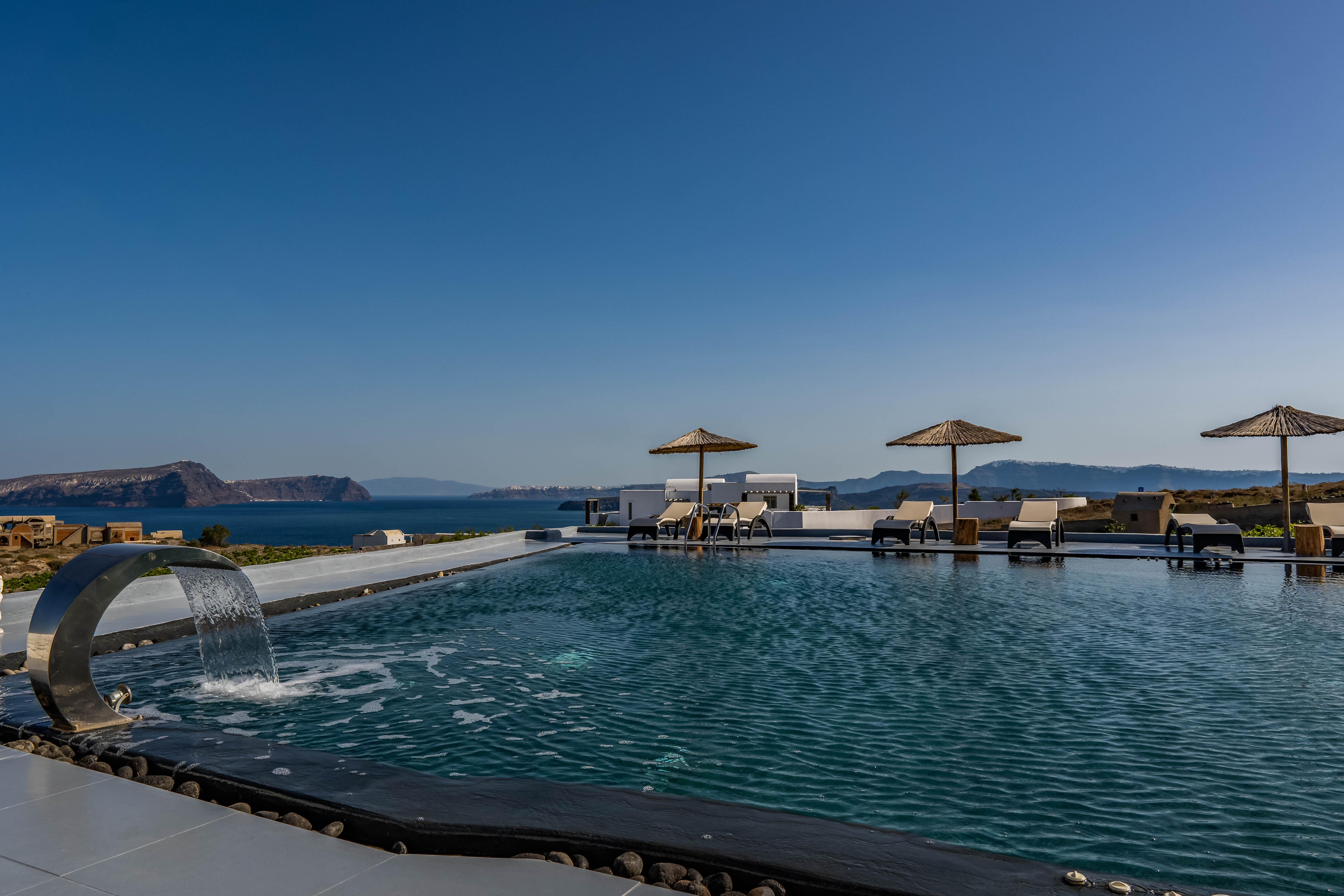 Serenita Luxury Suites Akrotírion Eksteriør billede
