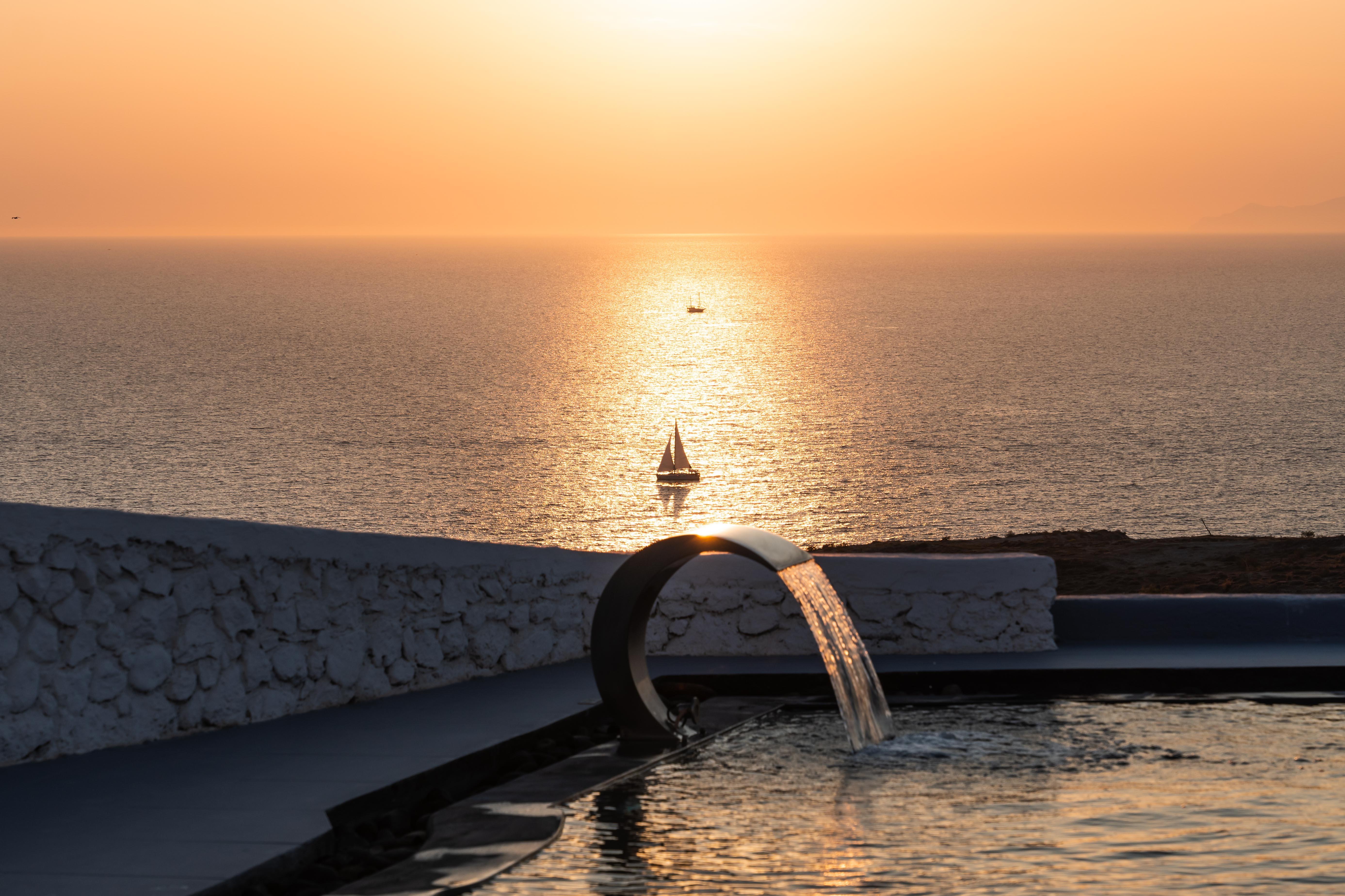 Serenita Luxury Suites Akrotírion Eksteriør billede