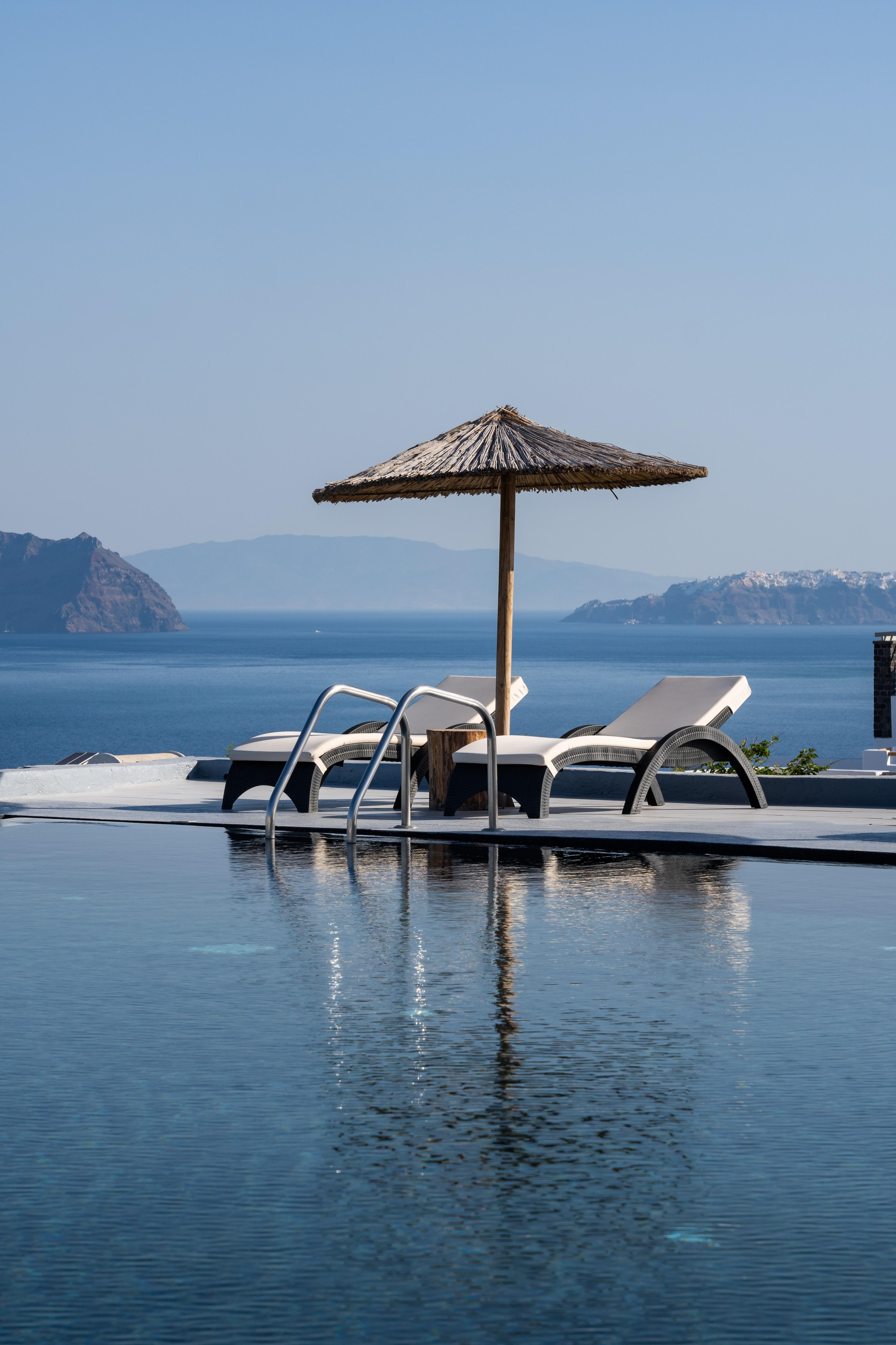 Serenita Luxury Suites Akrotírion Eksteriør billede