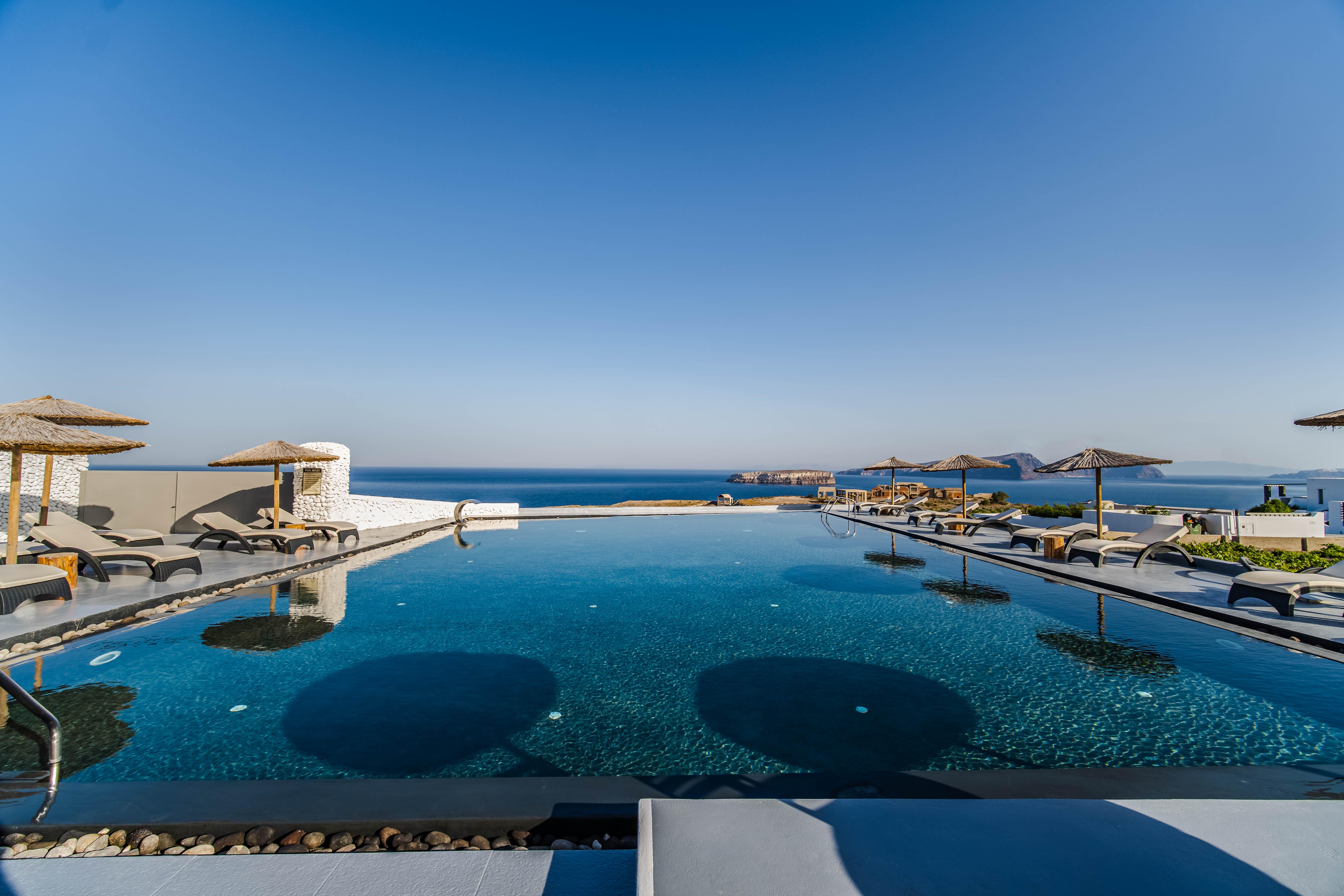 Serenita Luxury Suites Akrotírion Eksteriør billede