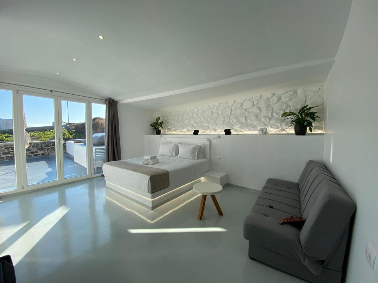Serenita Luxury Suites Akrotírion Eksteriør billede
