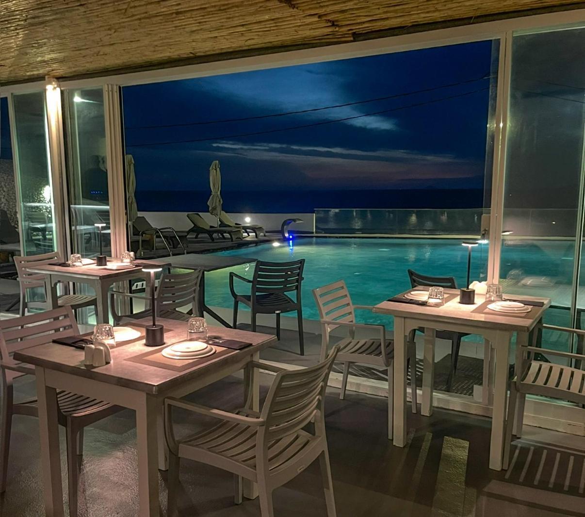 Serenita Luxury Suites Akrotírion Eksteriør billede