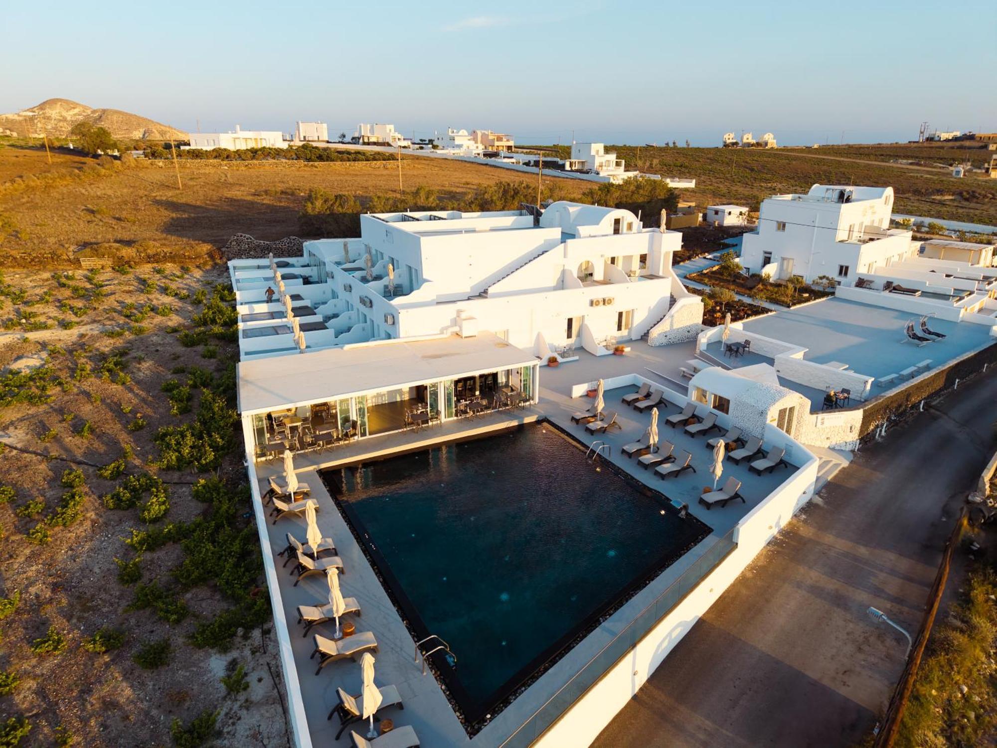 Serenita Luxury Suites Akrotírion Eksteriør billede
