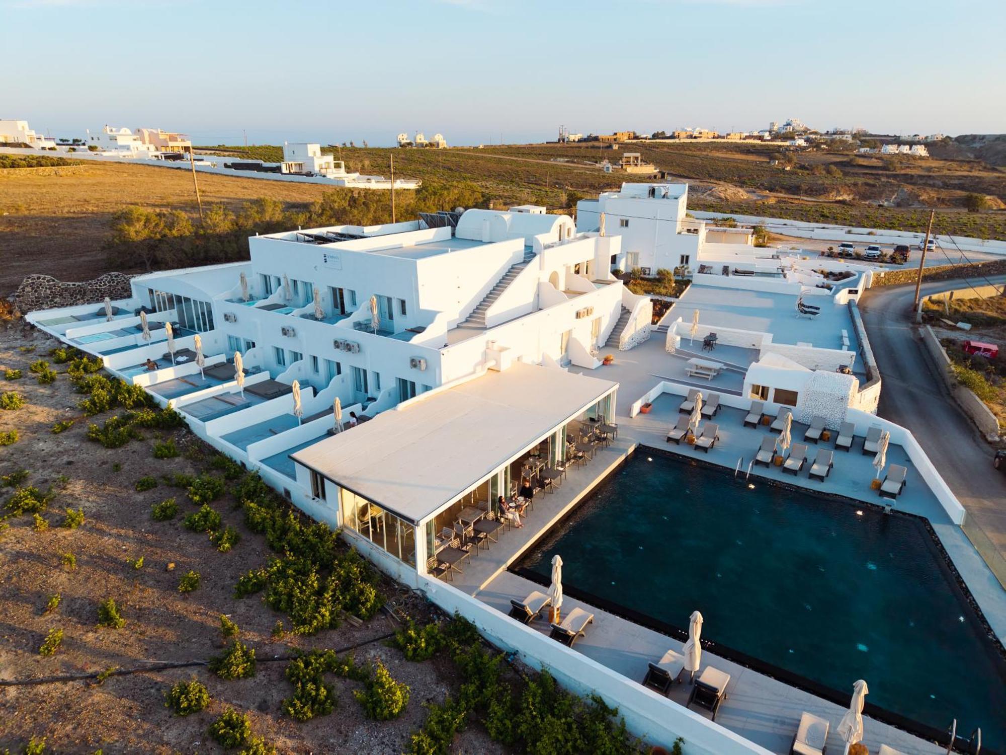 Serenita Luxury Suites Akrotírion Eksteriør billede