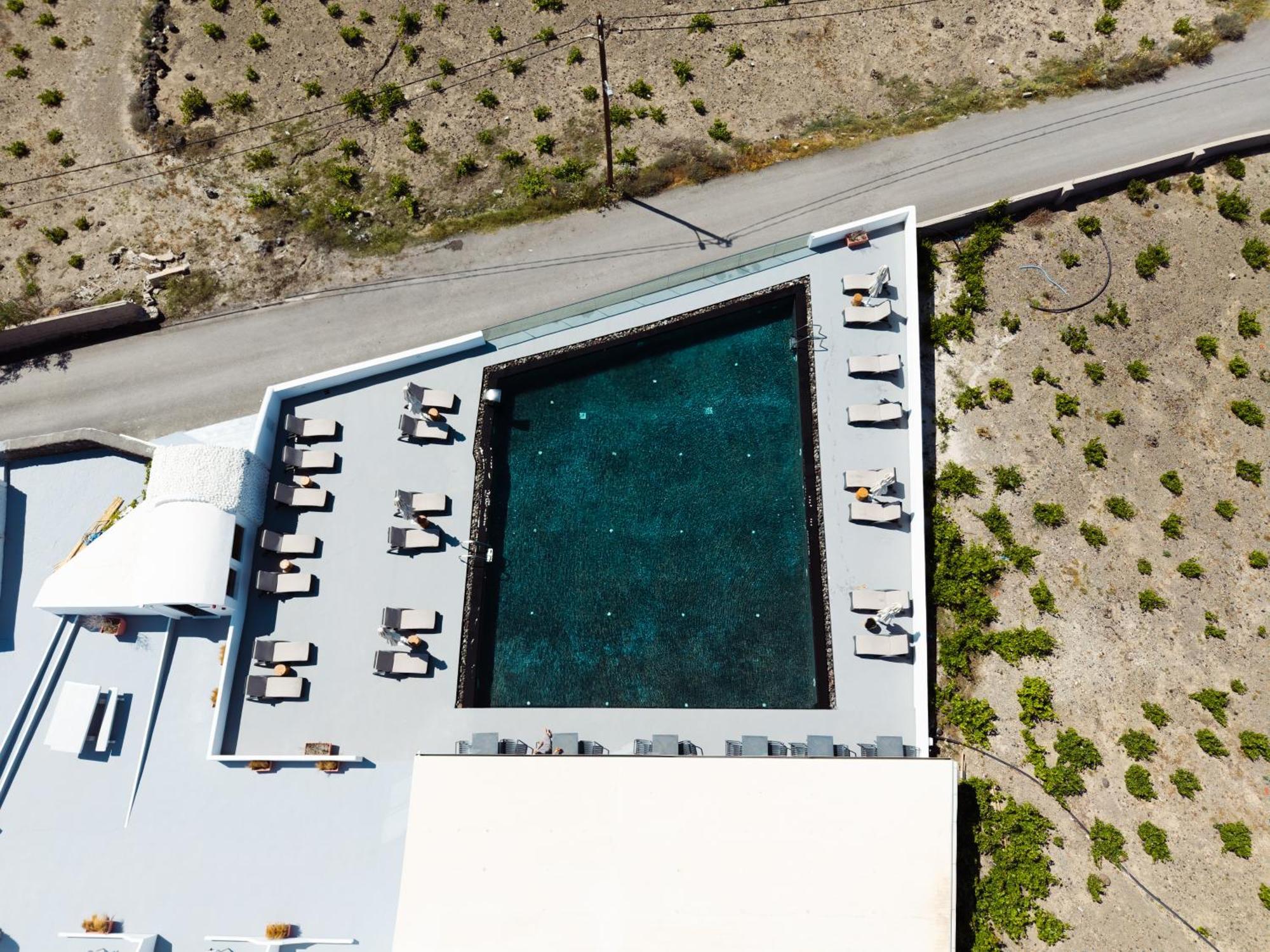 Serenita Luxury Suites Akrotírion Eksteriør billede