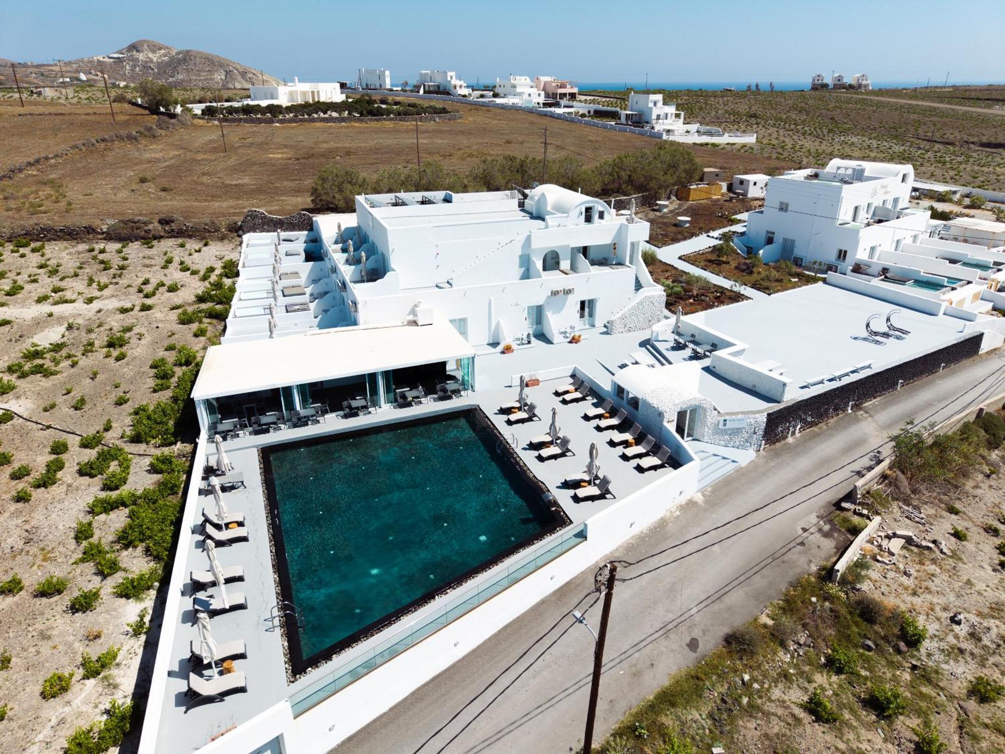 Serenita Luxury Suites Akrotírion Eksteriør billede