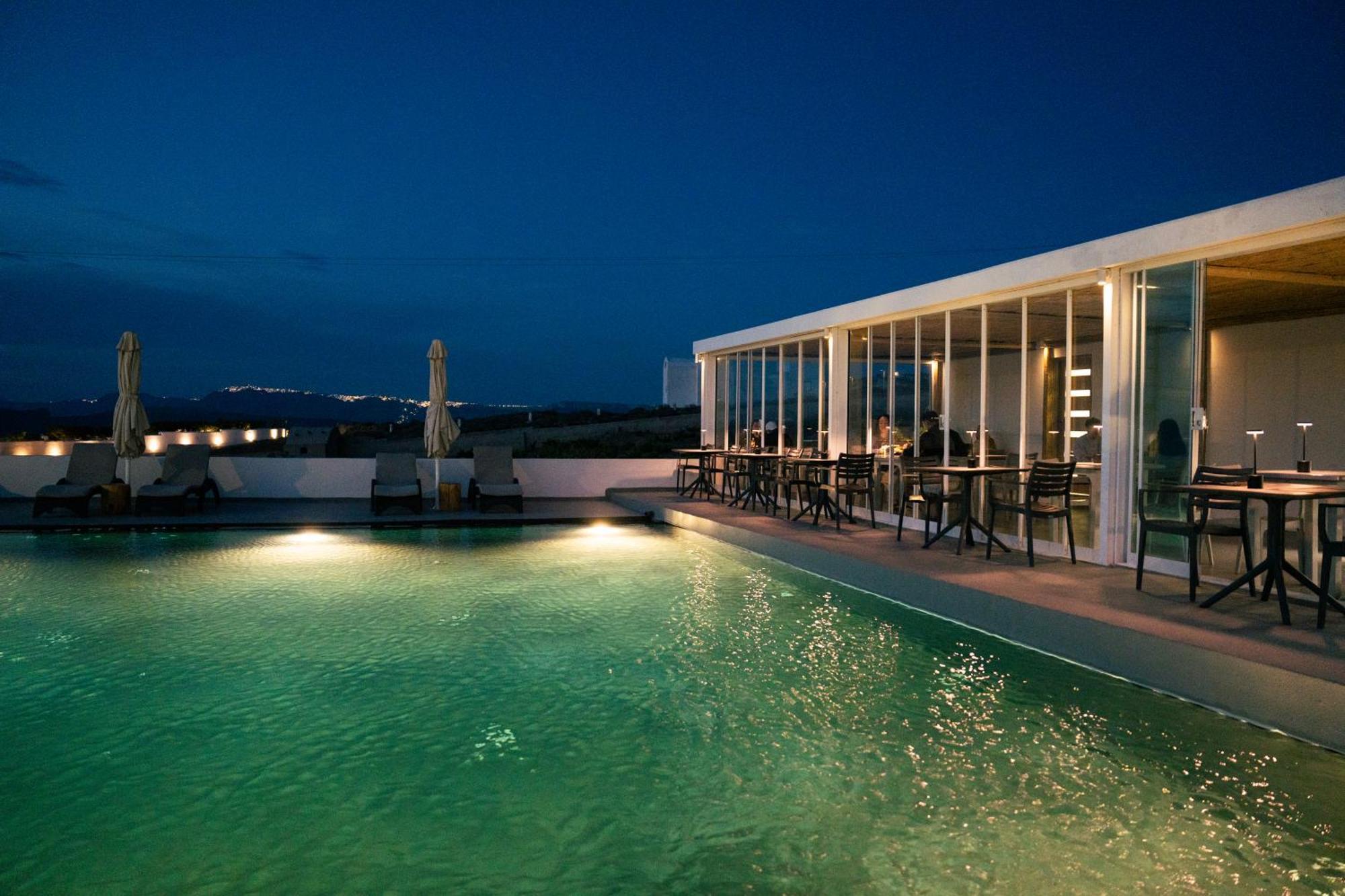 Serenita Luxury Suites Akrotírion Eksteriør billede