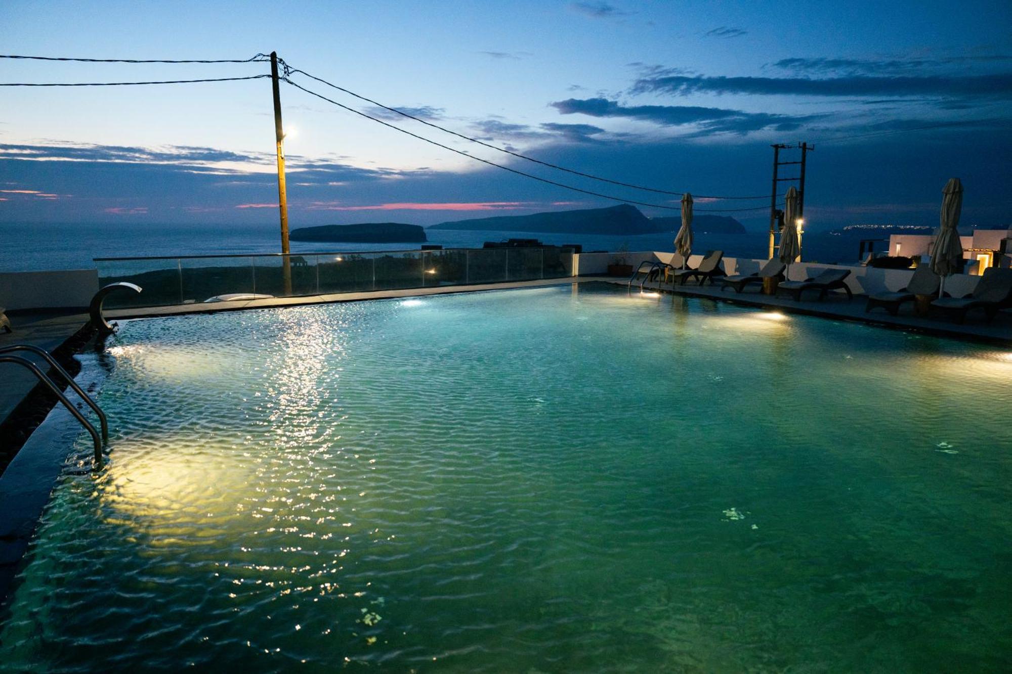 Serenita Luxury Suites Akrotírion Eksteriør billede
