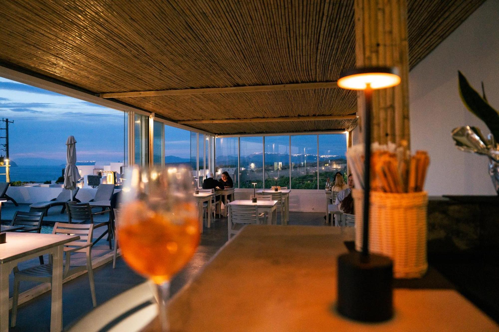 Serenita Luxury Suites Akrotírion Eksteriør billede