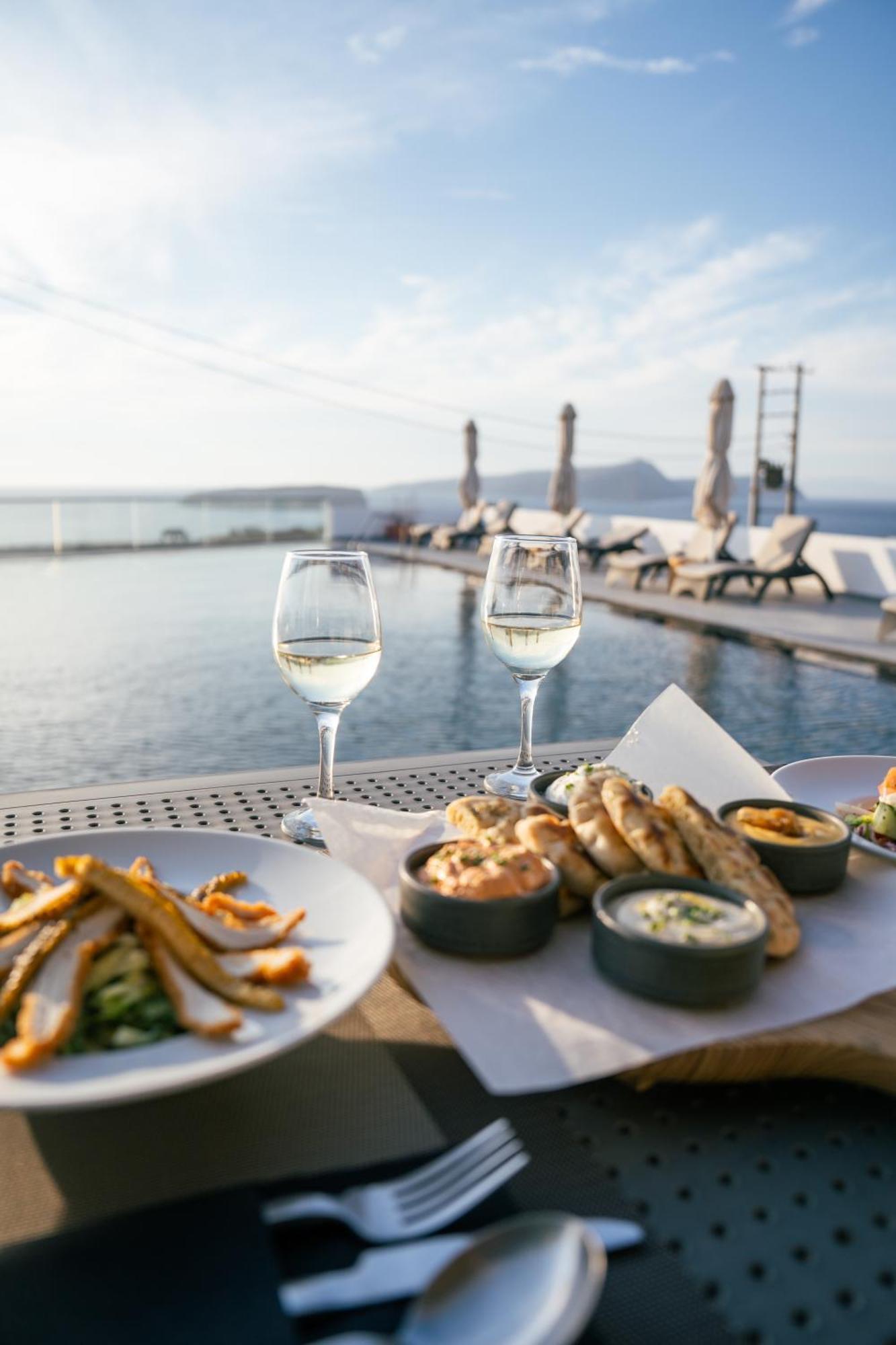 Serenita Luxury Suites Akrotírion Eksteriør billede